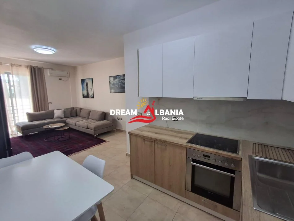 Tirane, jepet me qera apartament 2+1 Kati 1, 90 m² 550 € (afer Shkolles Rreze Drite Sauk)