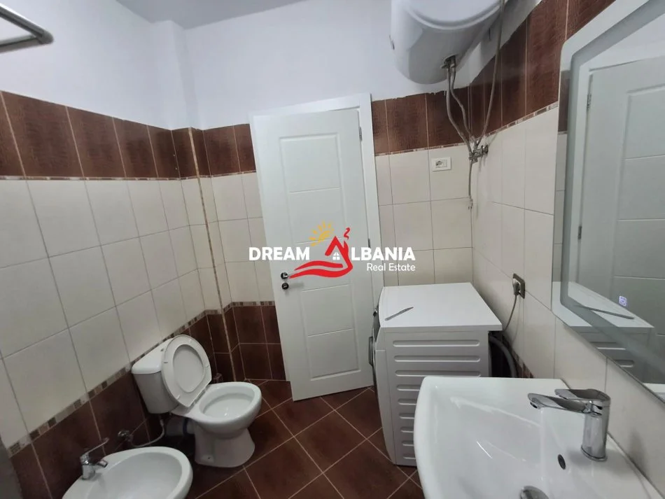 Tirane, jepet me qera apartament 2+1 Kati 1, 90 m² 550 € (afer Shkolles Rreze Drite Sauk)