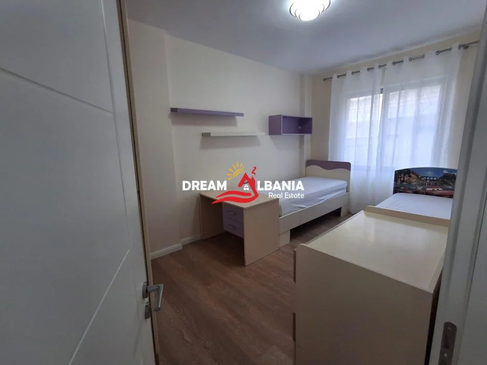 Tirane, jepet me qera apartament 2+1 Kati 1, 90 m² 550 € (afer Shkolles Rreze Drite Sauk)