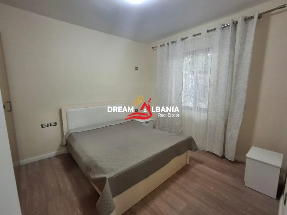 Tirane, jepet me qera apartament 2+1 Kati 1, 90 m² 550 € (afer Shkolles Rreze Drite Sauk)