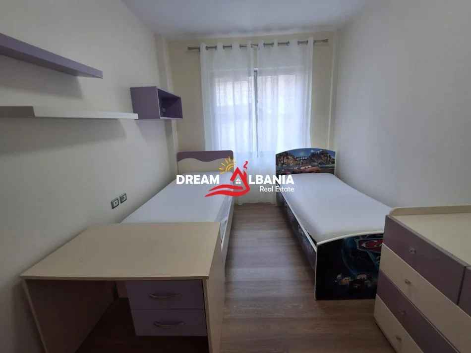 Tirane, jepet me qera apartament 2+1 Kati 1, 90 m² 550 € (afer Shkolles Rreze Drite Sauk)