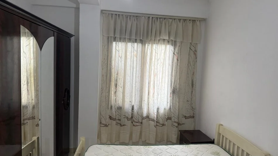 Tirane, jap me qera apartament 1+1 Kati 1, 60 m² 350 € (Rruga Jordan Misja afer Bulevardit te ri)