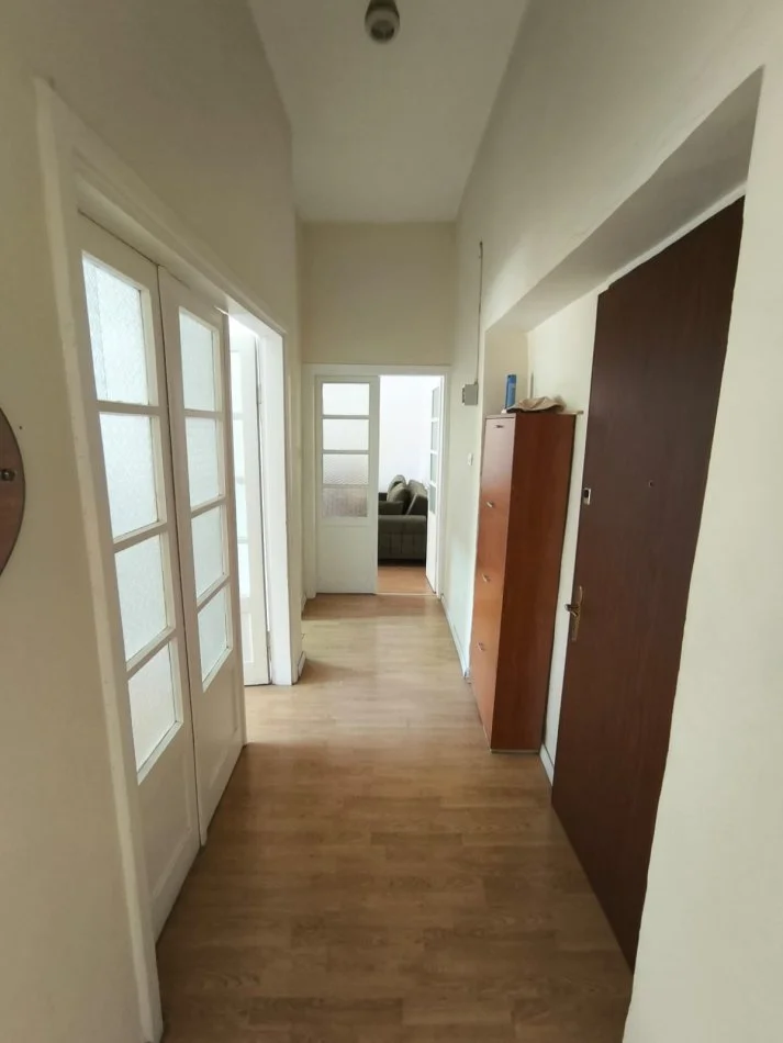 Tirane, jepet me qera apartament 2+1+Ballkon Kati 4, 86 m² 599 € (Rruga Moskatet)