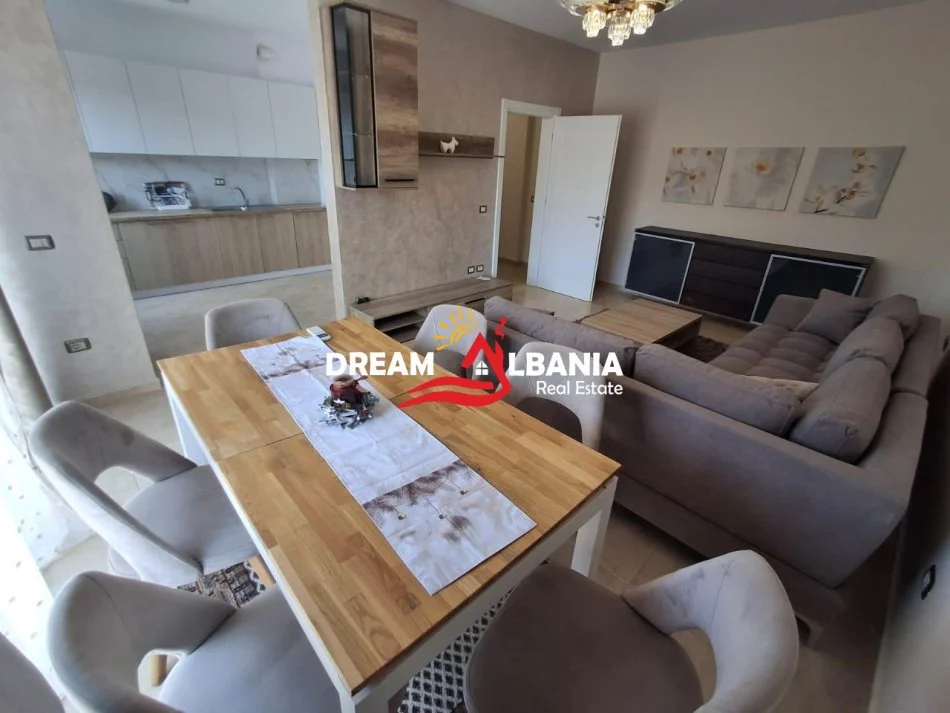 Tirane, jepet me qera apartament 2+1 Kati 2, 90 m² 600 € (afer Shkolles Rreze Drite Sauk)