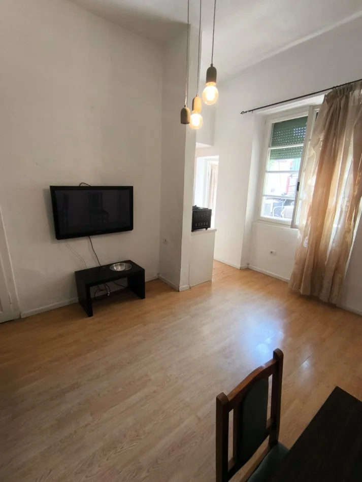 Tirane, jepet me qera apartament 2+1+Ballkon Kati 4, 86 m² 599 € (Rruga Moskatet)