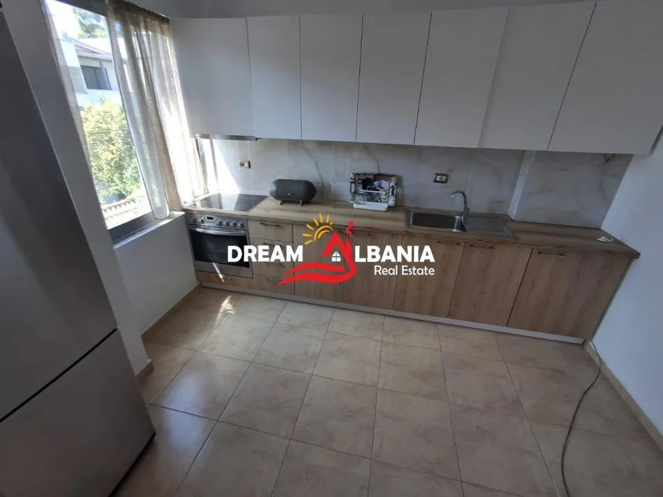Tirane, jepet me qera apartament 2+1 Kati 2, 90 m² 600 € (afer Shkolles Rreze Drite Sauk)