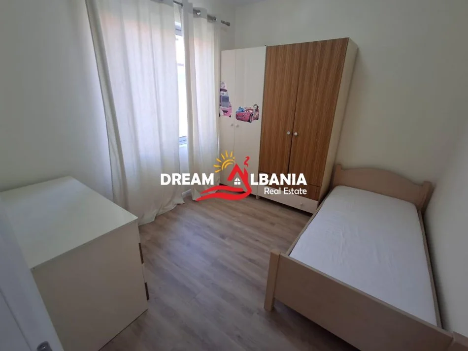 Tirane, jepet me qera apartament 2+1 Kati 2, 90 m² 600 € (afer Shkolles Rreze Drite Sauk)
