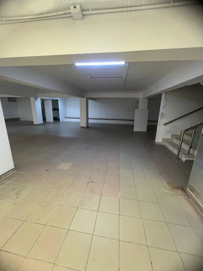 Tirane, jepet me qera ambjent biznesi Kati -1, 270 m² 1.500 € (Abdyl Frasheri)