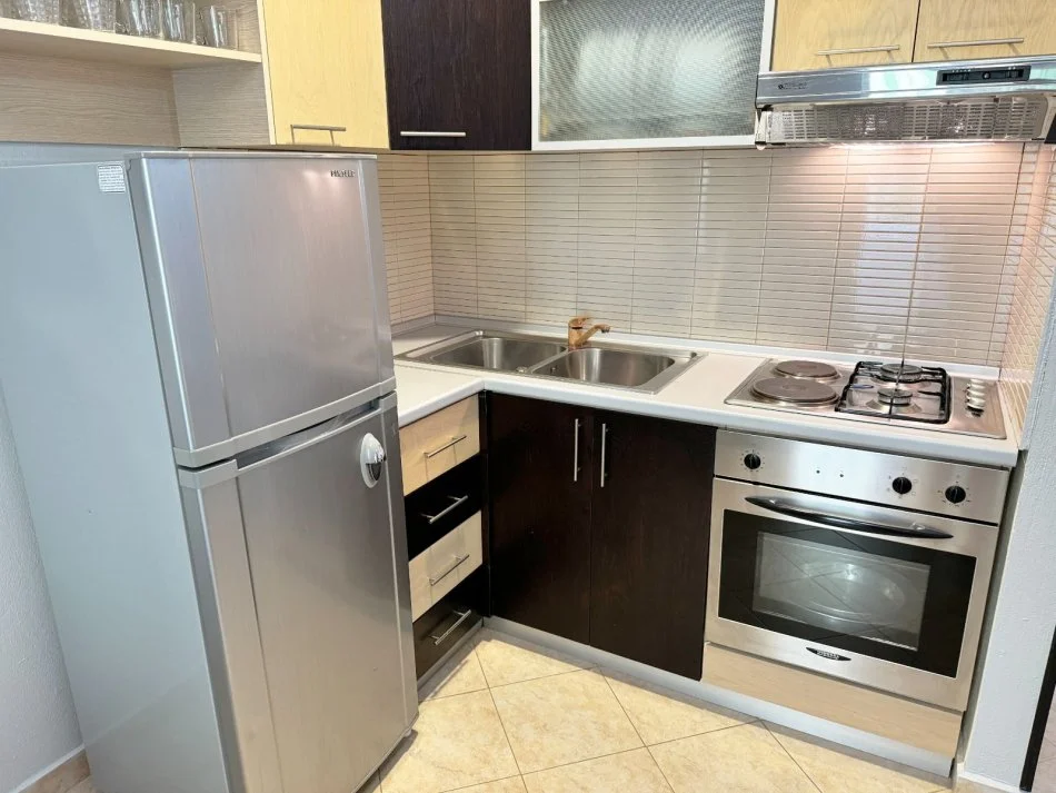 Mali Robit, shitet apartament 1+1 Kati 3, 50 m² 68.000 € (Prane Hotel Ujvara)