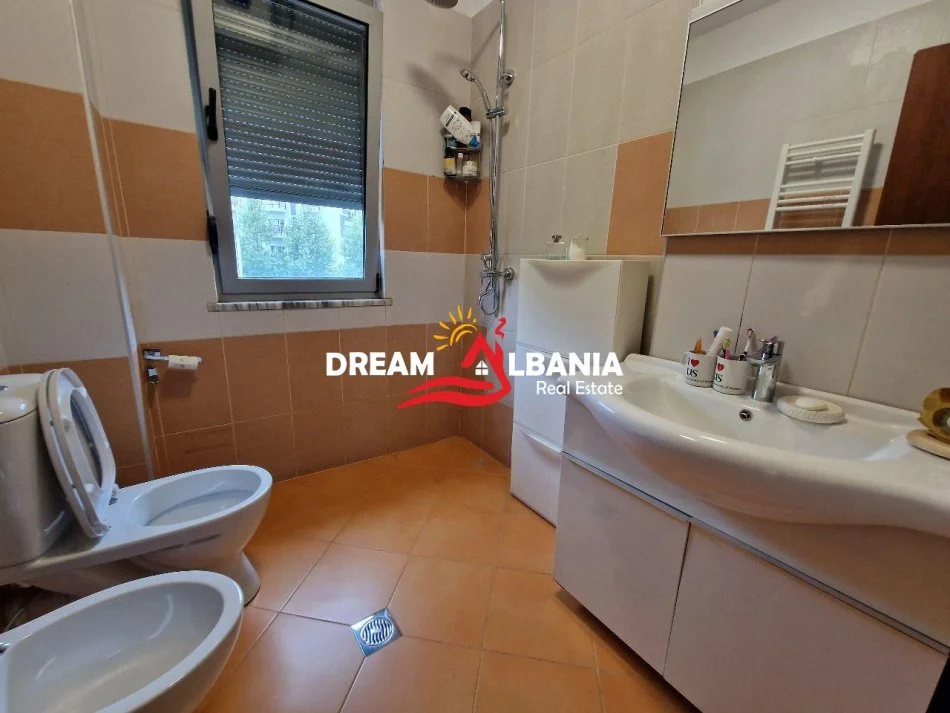 Tirane, jepet me qera apartament 1+1 Kati 4, 70 m² 600 € (tek Liqeni i Thate)