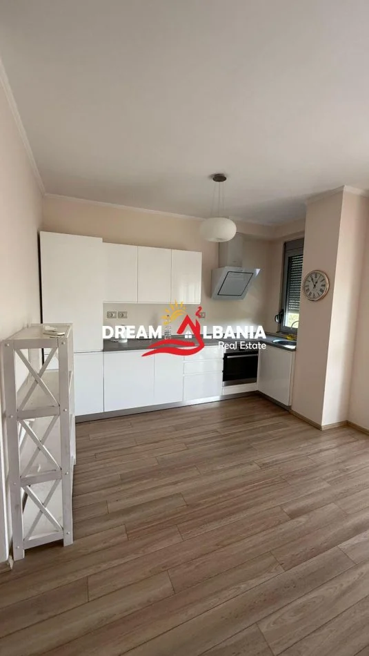 Tirane, jepet me qera apartament 1+1 Kati 4, 70 m² 600 € (tek Liqeni i Thate)
