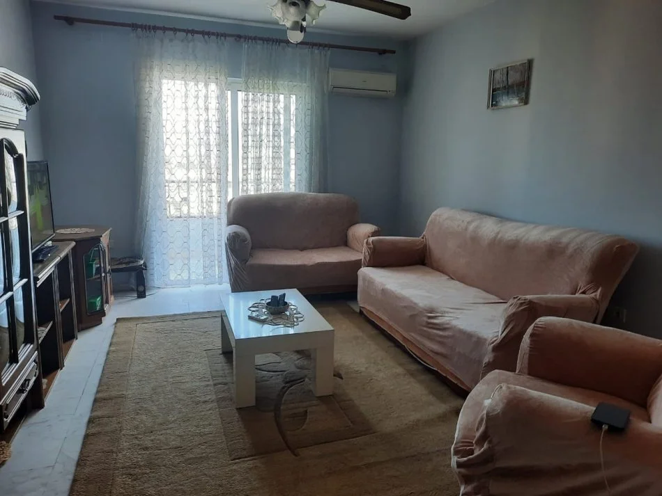 Tirane, jepet me qera apartament 2+1+Ballkon Kati 9, 100 m² 500 € (Rruga Dritan Hoxha Laprak)