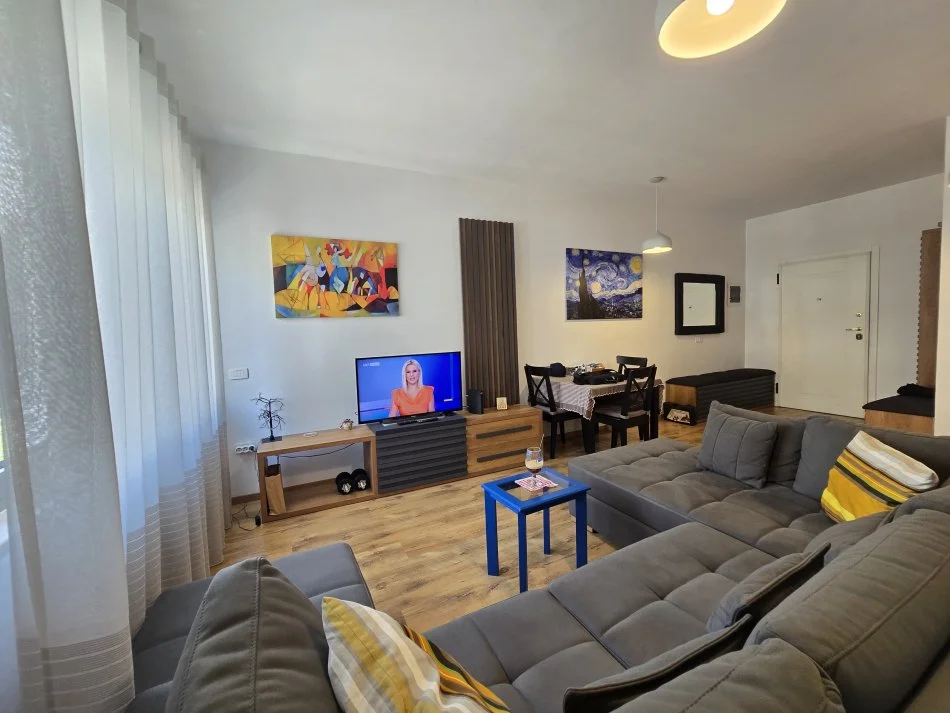 Tirane, jepet me qera apartament 2+1+Ballkon Kati 6, 130 m² 1.300 € (Rruga e Kavajes)