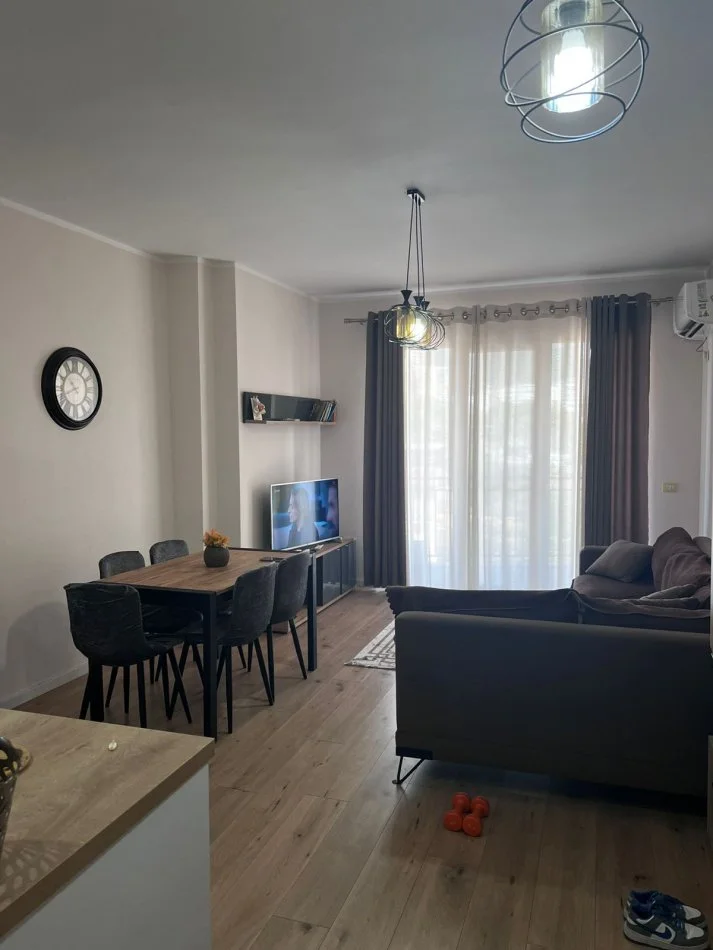 Tirane, jepet me qera apartament 2+1 Kati 3, 90 m² 600 €