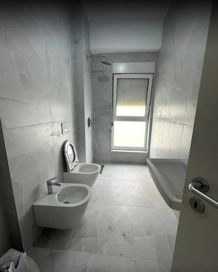 Tirane, jepet me qera apartament 1+1+Ballkon , 400 € 