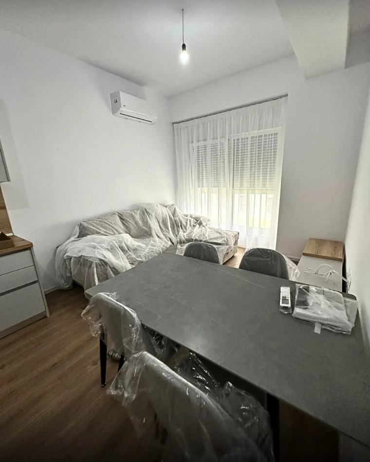 Tirane, jepet me qera apartament 1+1+Ballkon , 400 € 
