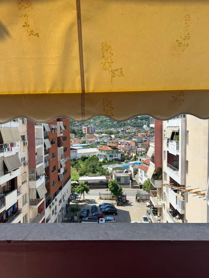 Tirane, jepet me qera apartament 2+1 Kati 7, 100 m² 500 € (Yzberisht)