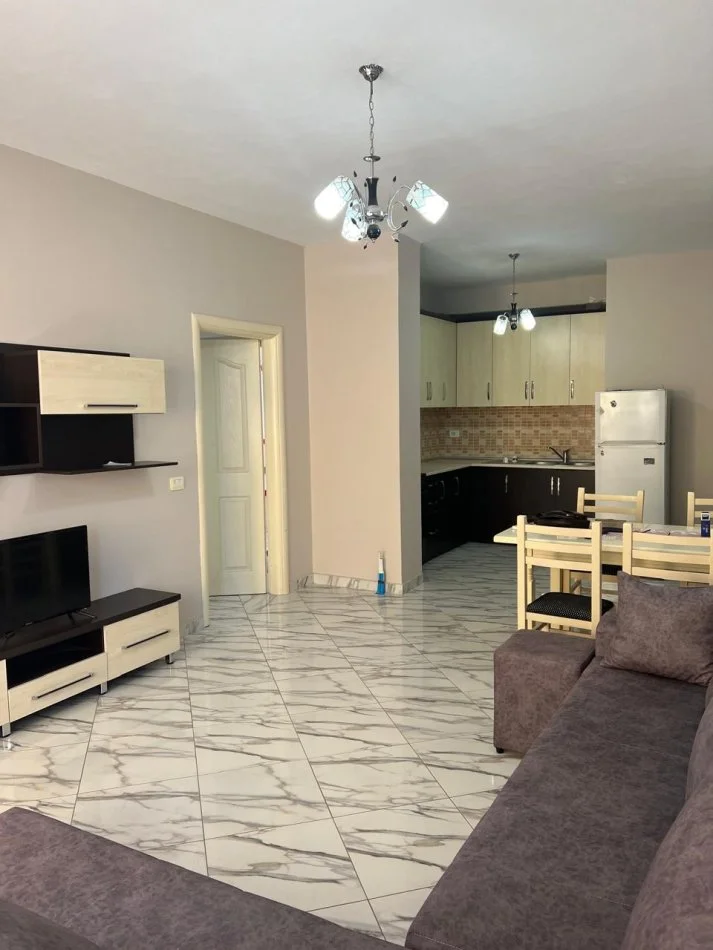Tirane, jepet me qera apartament 2+1 Kati 7, 100 m² 500 € (Yzberisht)
