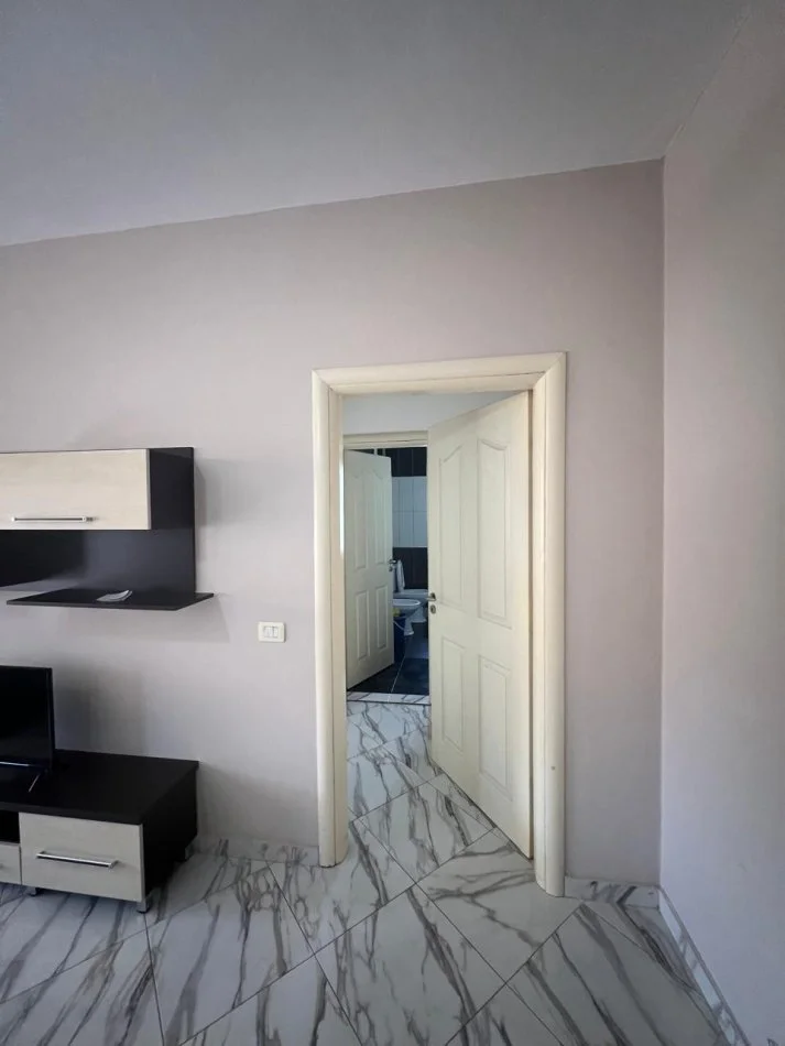 Tirane, jepet me qera apartament 2+1 Kati 7, 100 m² 500 € (Yzberisht)