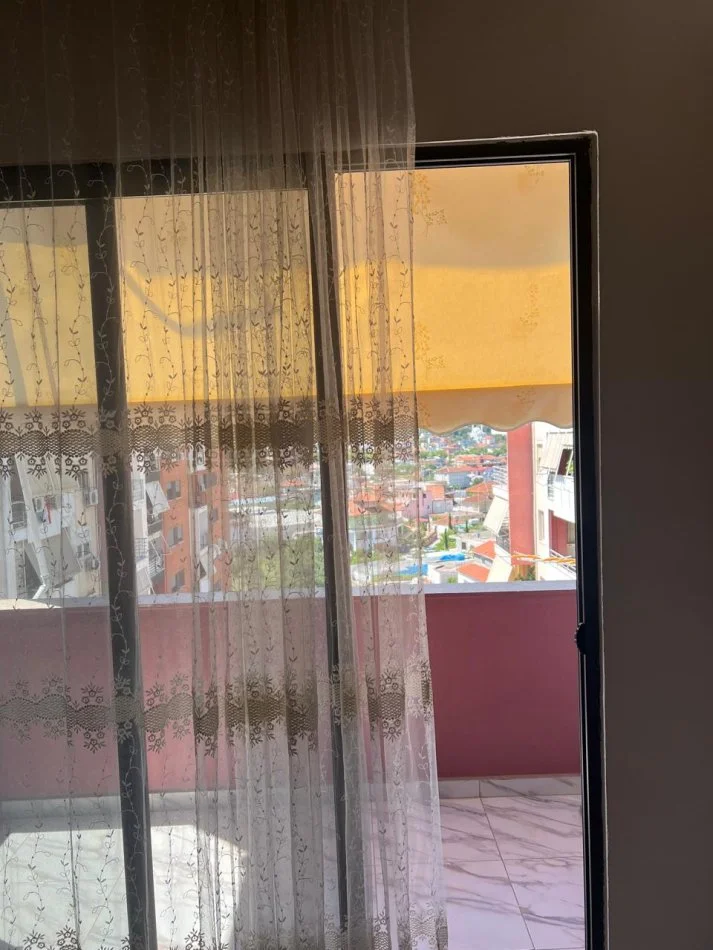 Tirane, jepet me qera apartament 2+1 Kati 7, 100 m² 500 € (Yzberisht)