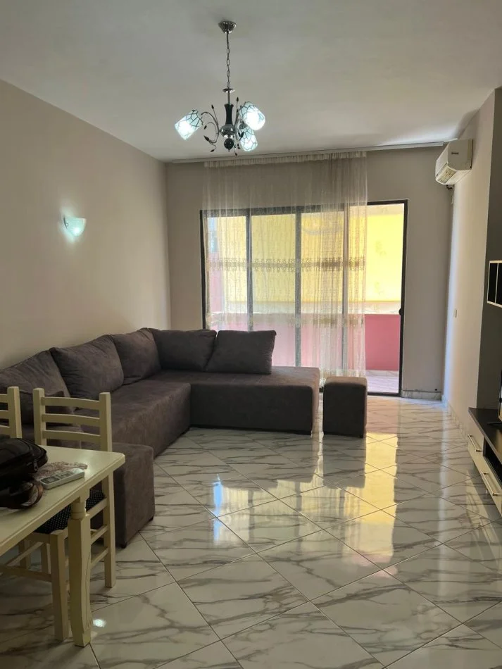 Tirane, jepet me qera apartament 2+1 Kati 7, 100 m² 500 € (Yzberisht)