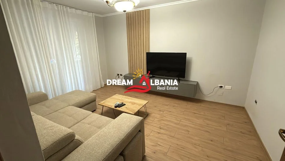 Tirane, jepet me qera 1+1 Kati 2, 60 m² 700 € (Sheshi Wilson)