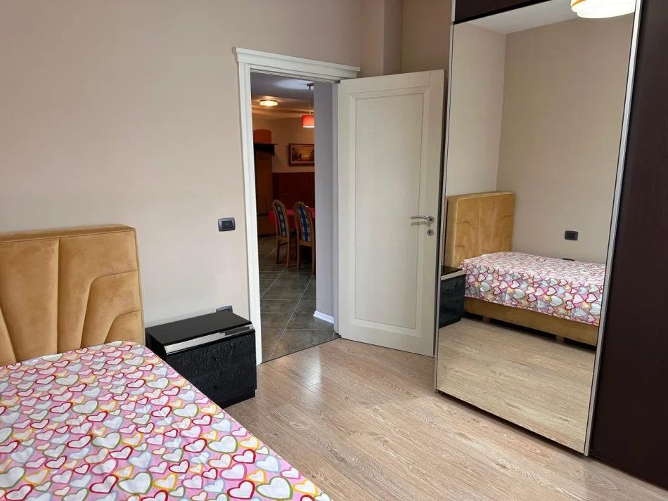 Tirane, jepet me qera 2+1+Ballkon Kati 2, 85 m² 650 € (Bill klinton)