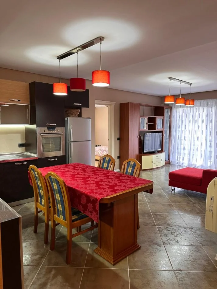 Tirane, jepet me qera 2+1+Ballkon Kati 2, 85 m² 650 € (Bill klinton)
