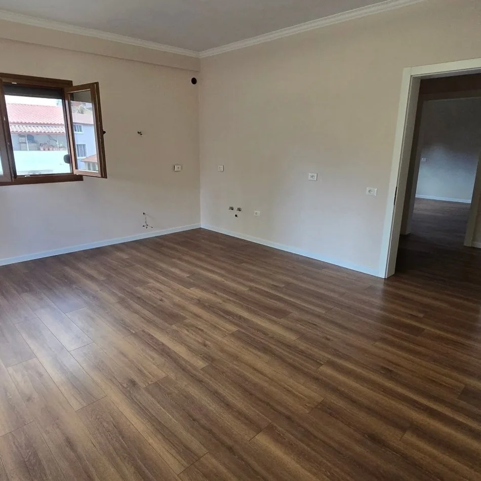 Tirane, jepet me qera apartament 2+1+Ballkon , 130 m² 800 € (Rruga Anton Ashta Kompleksi Dinamo)