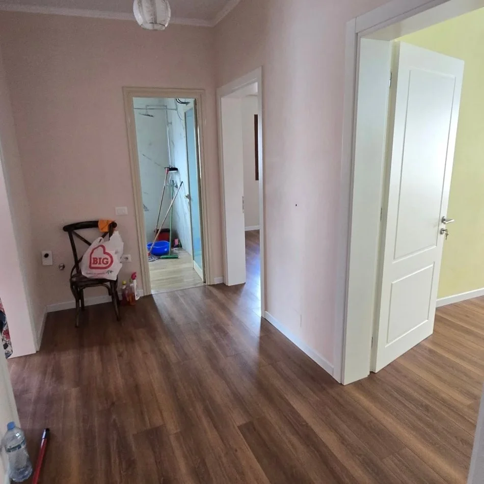 Tirane, jepet me qera apartament 2+1+Ballkon , 130 m² 800 € (Rruga Anton Ashta Kompleksi Dinamo)
