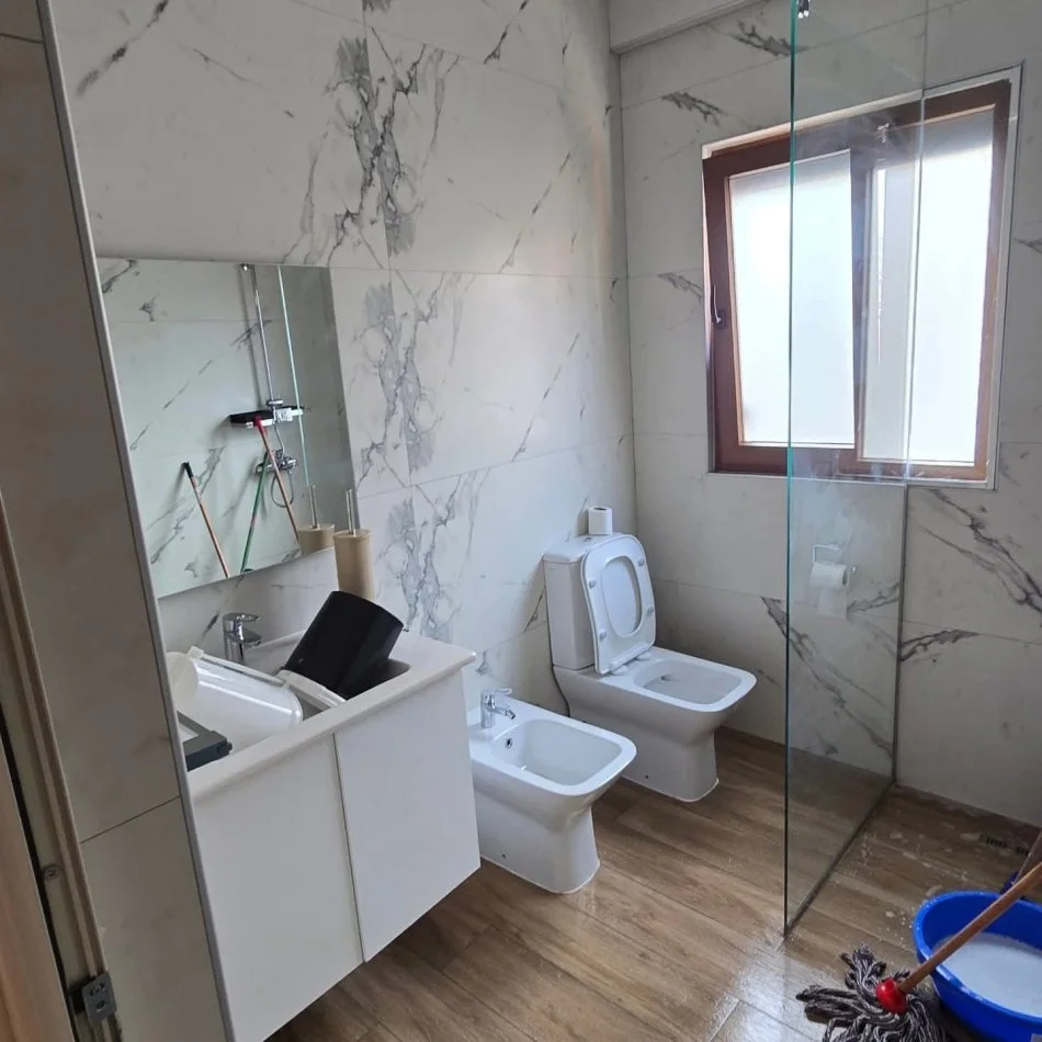 Tirane, jepet me qera apartament 2+1+Ballkon , 130 m² 800 € (Rruga Anton Ashta Kompleksi Dinamo)