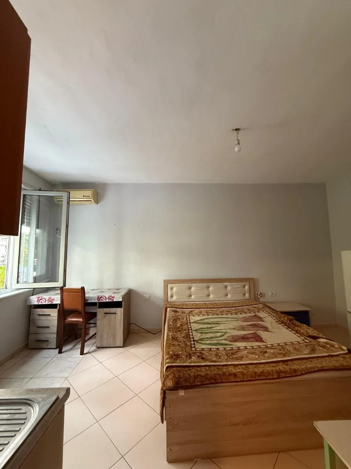 Tirane, jepet me qera garsonier 1+1 Kati 1, 30 m² 350 € (Selvia)