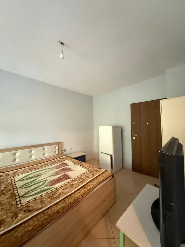 Tirane, jepet me qera garsonier 1+1 Kati 1, 30 m² 400 € (Rr. Xhemal Tafaj)
