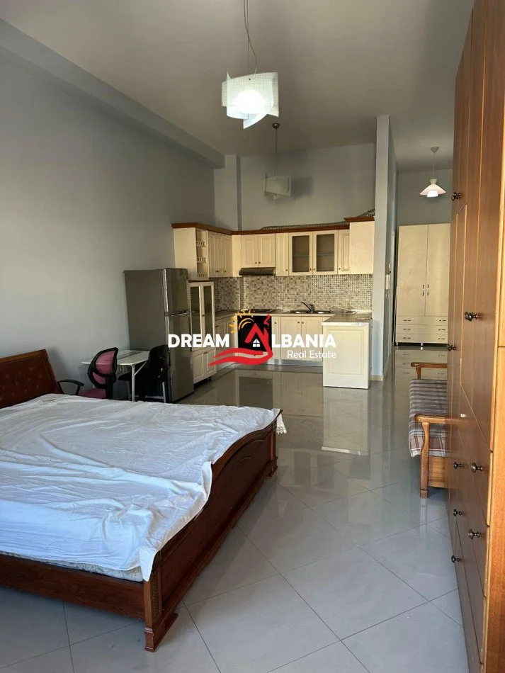Tirane, jepet me qera garsonier te Mine Peza Kati 7, 60 m² 400 € (prane prokurorise)