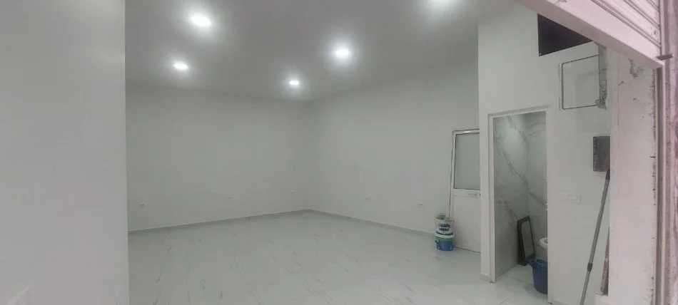 Tirane, jepet me qera ambjent biznesi Kati 1, 40 m² 500 € 