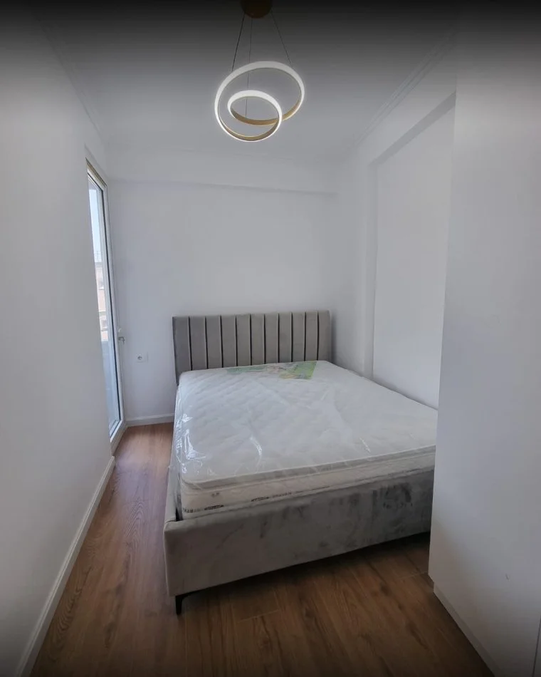 Tirane, jepet me qera apartament 1+1+Ballkon Kati 1, 70 m² 