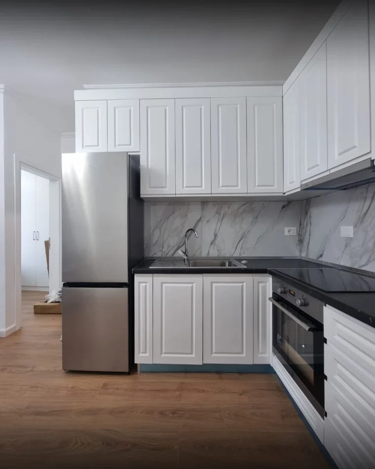 Tirane, jepet me qera apartament 1+1+Ballkon Kati 1, 70 m² 