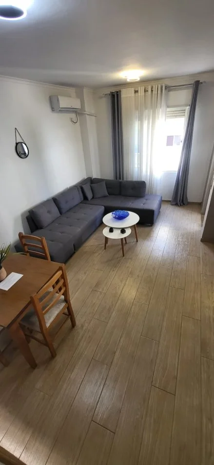 Tirane, jepet me qera apartament 2+1+Ballkon Kati 3, 70 m² 600 € (Eduart Mano)