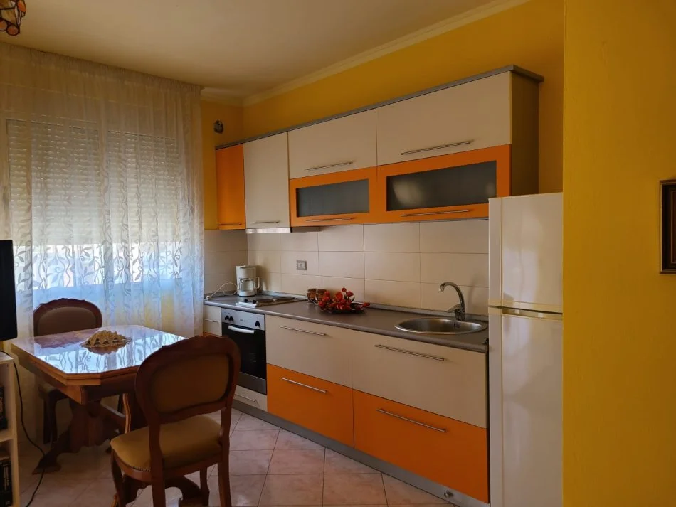 Vlore, jepet me qera 1+1+Ballkon Kati 4, 79 m² 300 € (Rruga Gjergj Kastrioti Vlore)
