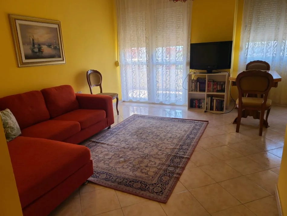 Vlore, jepet me qera 1+1+Ballkon Kati 4, 79 m² 300 € (Rruga Gjergj Kastrioti Vlore)