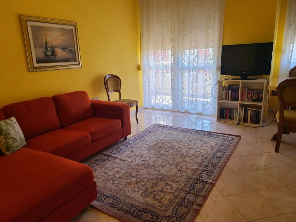 Vlore, jepet me qera 1+1+Ballkon Kati 4, 79 m² 300 € (Rruga Gjergj Kastrioti Vlore)