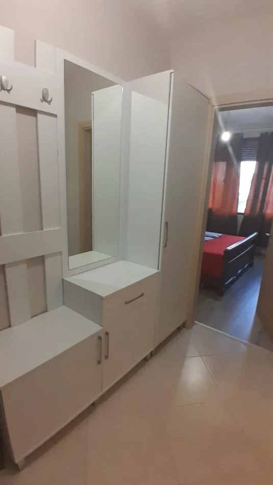 Tirane, shitet apartament 1+1+Aneks+Ballkon Kati 2, 63 m² 95 000 € FRESK(Prane ish restorant Qesarak, REZIDENC LUGANO700 m mbi restorant Fresk)