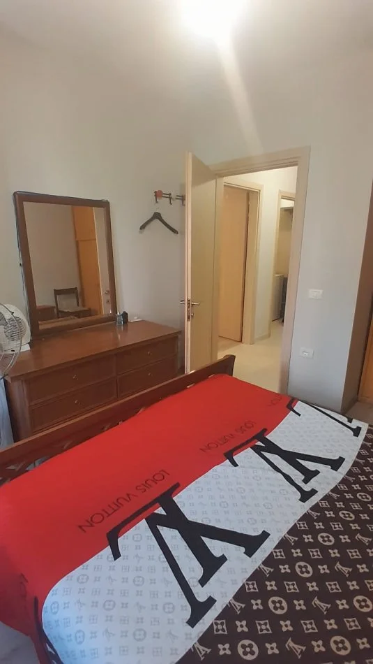 Tirane, shitet apartament 1+1+Aneks+Ballkon Kati 2, 63 m² 95 000 € FRESK(Prane ish restorant Qesarak, REZIDENC LUGANO700 m mbi restorant Fresk)