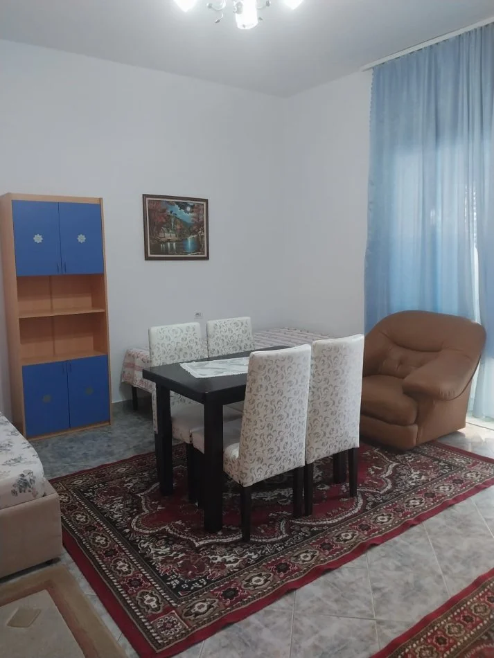 Tirane, jepet me qera garsonier Kati 1, 50 m² 30.000 Leke (Rruga e Dibres)