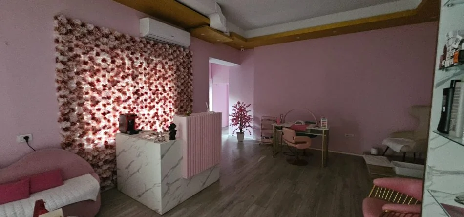 Tirane, jepet me qera ambjent biznesi Kati 0, 70 m² 1.000 € (Rruga Sulejman Delvina)