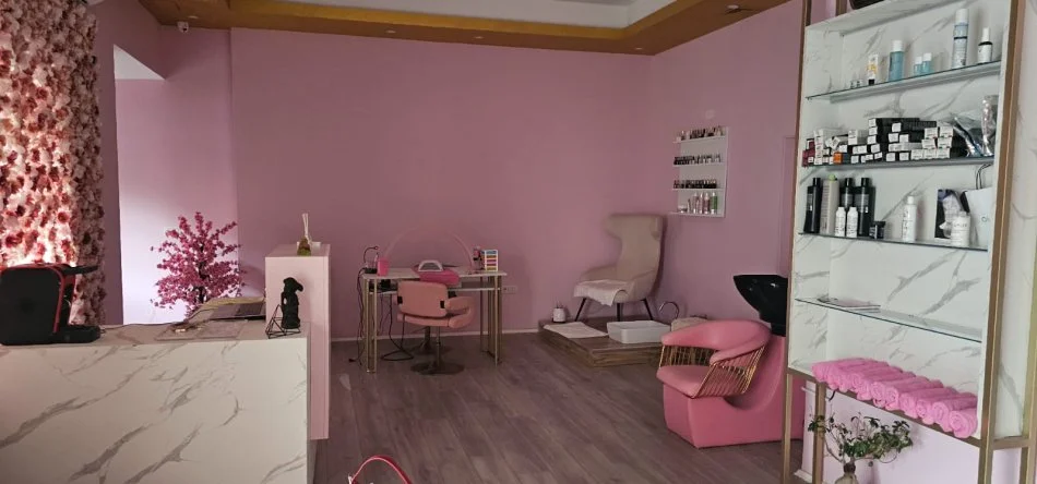 Tirane, jepet me qera ambjent biznesi Kati 0, 70 m² 1.000 € (Rruga Sulejman Delvina)