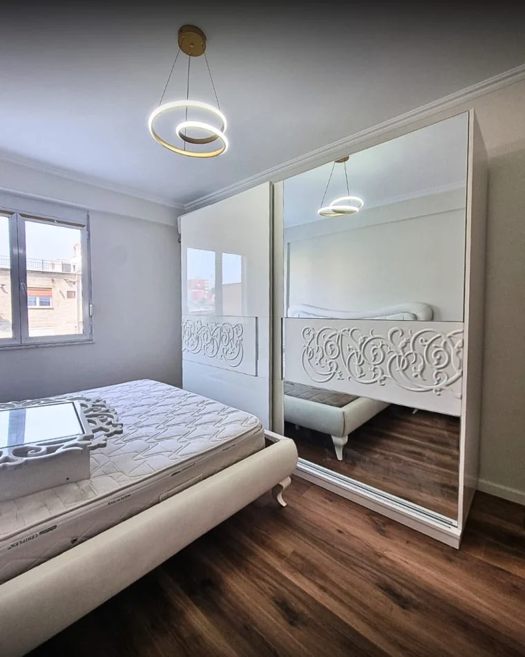 Tirane, jepet me qera apartament 2+1+Ballkon Kati 1, 105 m² 600 €