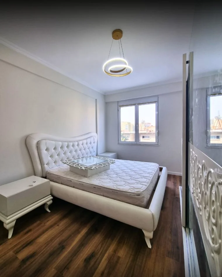 Tirane, jepet me qera apartament 2+1+Ballkon Kati 1, 105 m² 600 €