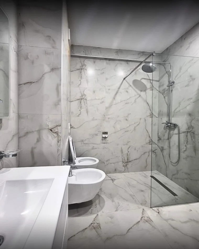 Tirane, jepet me qera apartament 2+1+Ballkon Kati 1, 105 m² 600 €