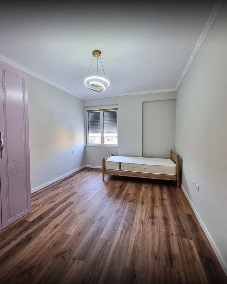 Tirane, jepet me qera apartament 2+1+Ballkon Kati 1, 105 m² 600 €